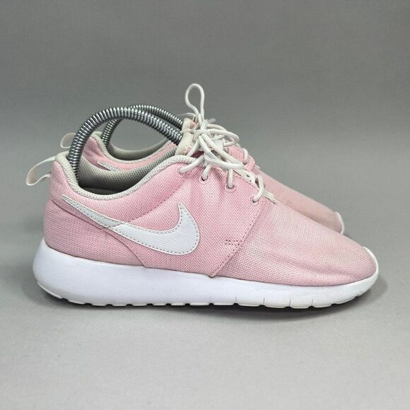 Nike Girls Roshe One Running Shoes - Picture 1 of 11